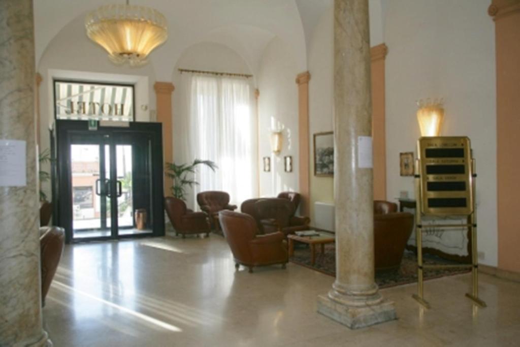 Hotel Mediterranee Genua Exterior foto